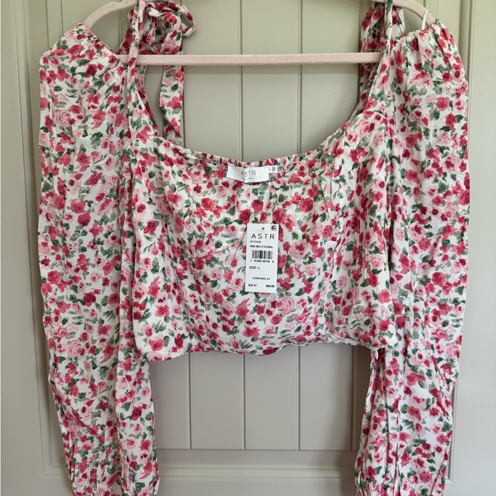 Astr NWT Cream Bishop Sleeve Crop Blouse